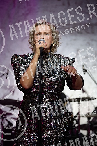 One of the most luxurious voices of the regional music scene, Vanna held her first solo concert in Belgrade in the BitefArtCafe club as part of the tour called 