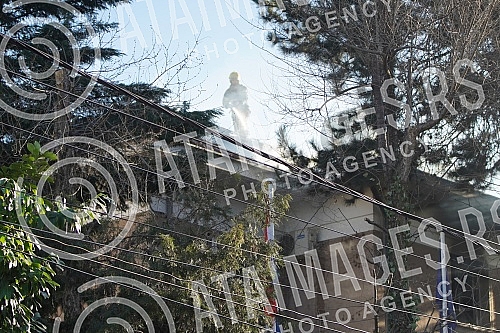 A fire broke out in the residence of the Croatian Embassy, located at 17b Sanje Zivanovic Street in Senjak. U rezidenciji Hrvatske ambasade koja se nalazi u Ulici Sanje Zivanovic 17b na Senjaku  izbio je pozar.