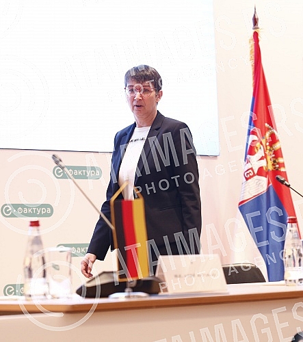 Conference E-invoices and electronic payments for a more competitive economy.
Konferencija E-fakture i elektronska placanja za konkurentniju privredu. Conference E-invoices and electronic payments for a more competitive economy.
Konferencija E-fakture i elektronska placanja za konkurentniju privredu.