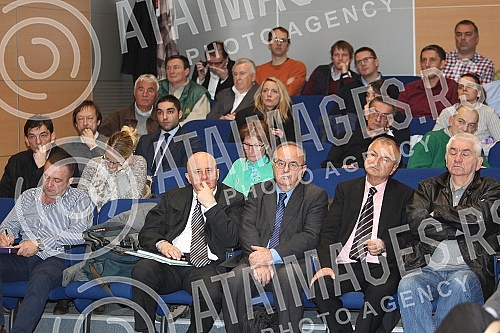 Sastanak predstavnika nacionalnih saveza sa Vanjom Udovicicem - mnistrom omladine i sporta povodom novog zakona o sportu drzana u sali skupstine Stari grad.