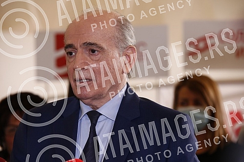 As part of the election campaign, the Party of United Pensioners of Serbia held a rally in Cacak.Partija ujedinjenih penzionera Srbije u sklopu preidzborne kampanje odrzala je miting u Cacaku.