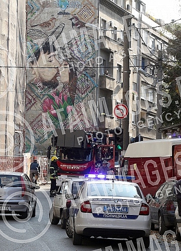 A fire in which the entire apartment on the tenth floor in Visoko Street, in Dorcol, burned down.Pozar u kojem je izgoreo ceo stan na desetom spratu u Ulici Visokog, na Dorcolu.