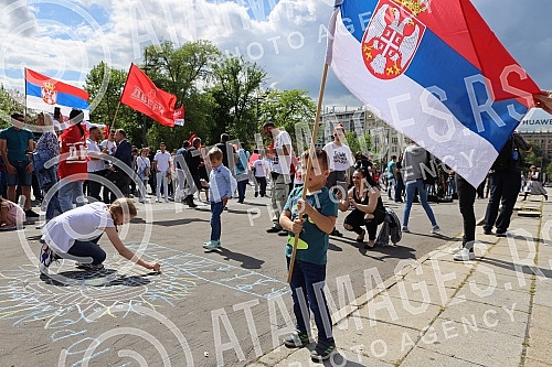 On the World Family Day, supporters of the Serbian movement Dveri gathered in front of the Assembly of Serbia for a 