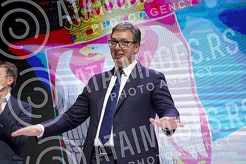 The Serbian Progressive Party is holding a session of the Main Board in Kombank Hall, at which it will be discussed about the united with the party of Aleksandar Sapic, the Serbian Patriotic Alliance, but also the problems within the party.Srpska n