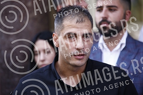 In front of the building of the City Administration, a press conference was held for the councilor group United in the Assembly of Belgrade.Ispred zgrade Gradske uprave odrzana je konferencija za medije odbornicke grupe Ujedinjeni u Skupstini Beogr