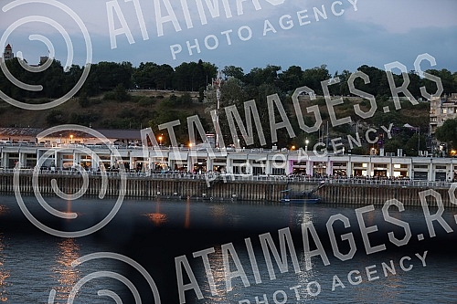 View of Belgrade and the coast by the river SavaPogled na Beograd i obalu sa reke Save