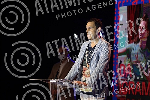 The start of the youth vaccination campaign has been announced at the Belgrade Youth Center.U Domu omladine Beograda najavljen pocetak kampanje za vakcinaciju mladih.