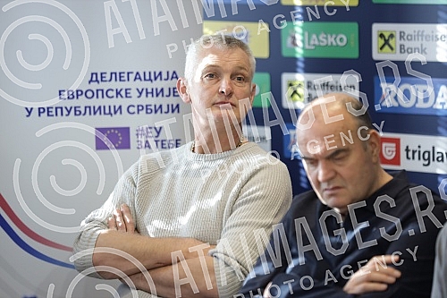 A press conference was held at the Basketball House on the occasion of the fourteenth Dragisa Saric Veterans Memorial Tournament, in which 55 teams from Europe are participating.
U Kuci kosarke odrzana je konferencija za medije povodom cetrnaestog M A press conference was held at the Basketball House on the occasion of the fourteenth Dragisa Saric Veterans Memorial Tournament, in which 55 teams from Europe are participating.
U Kuci kosarke odrzana je konferencija za medije povodom cetrnaestog M