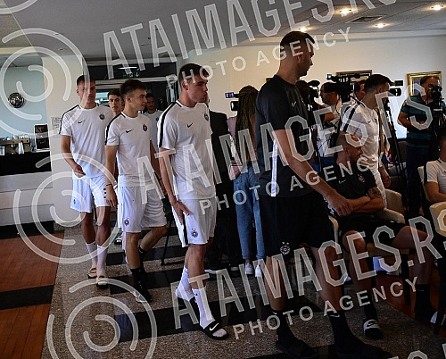 The official call of FK Partizan before the start of the 2022/2023 season was held at the Partizan - Teleoptik Sports Center, and then the first training session was held.Zvanicna prozivka FK Partizana pred pocetak sezone 2022/2023 odrzana je u Spo