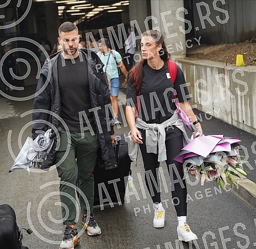 European long jump champion Ivana Vuleta arrived in Belgrade.
Evropska sampionka u disciplini skok u dalj Ivana Vuleta stigla je u Beograd. European long jump champion Ivana Vuleta arrived in Belgrade.
Evropska sampionka u disciplini skok u dalj Ivana Vuleta stigla je u Beograd.