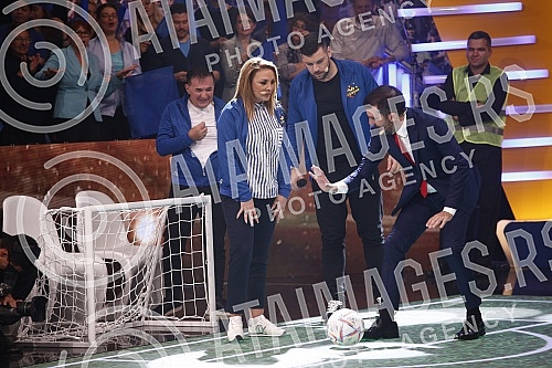 In the RTS studio in Kosutnjak, the recording of a new music sou program, the Music Derby show, has started, as a sign of support for our national team, which is going to Qatar for the football championship.U studiju RTS na Kosutnjaku pocelo je sni