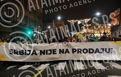 The Kreni-promeni initiative and citizens gathered in front of the Presidency building to continue the fight against Rio Tinto, and the Kreni-promeni announced that they were organizing a protest because there were no conditions for gathering a popul The Kreni-promeni initiative and citizens gathered in front of the Presidency building to continue the fight against Rio Tinto, and the Kreni-promeni announced that they were organizing a protest because there were no conditions for gathering a popul