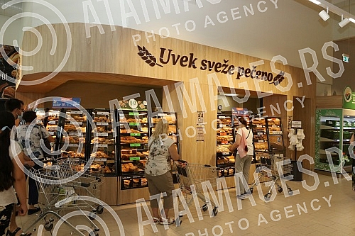 Lidl Serbia has opened a new store in Belgrade, in Karaburma, which is the 51st store of this chain in Serbia.Lidl Srbija otvorio je novu prodavnicu u Beogradu, na Karaburmi, koja cini 51. prodajni objekat ovog lanca u Srbiji.