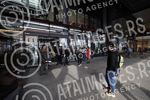 lice received a report that explosives had been planted in the Rajiceva shopping center in Belgrade, which led to the evacuation of visitors to the facility.Policija je dobila prijavu da je u trznom centru Rajiceva u Beogradu postavljen eksploziv, 