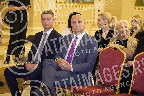 In the Crypt of the Church of St. Sava, the Dajana Paunovic Foundation awarded the Golden Order of St. Mother Anastasia to mothers with three or more children, who come from Central Serbia and Kosovo and Metohija.U Kripti Hrama Svetog Save majkama 