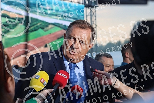 At the location of Garevac, near Modrica, a ceremony was held on the occasion of the beginning of the construction of the Vukosavlje - Brcko highway project.Na lokaciji Garevac, kod Modrice odrÅ¾ana je svecanost povodom pocetka realizacije projekta