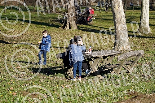 A large number of citizens enjoyed a beautiful sunny day on Ada Ciganlija on the first day of 2021. Veliki broj gradjana uzivao je u predivnom suncanom danu na Adi Ciganliji prvog dana 2021. godine.