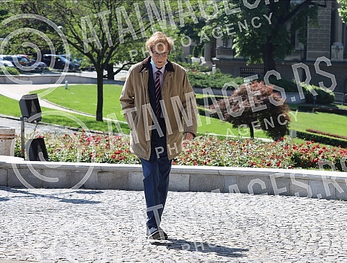 Commemoration on the occasion of the death of one of the greatest Serbian and Yugoslav singers of popular music, Djordje Marjanovic, was held in the Ceremonial Hall of the Belgrade City Assembly.Komemoracija povodom smrti jednog od najvecih srpskih
