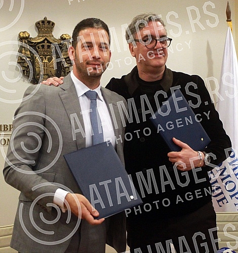 Marko Cadez, predsednik Privredne komore Srbije i Vanja Udovicic, ministar omladine i sporta potpisali su sporazum u cilju unapredjenja saradnje izmedju organizacija u oblasti sporta i privrede, a sve u cilju podizanja performansi domace privrede i d