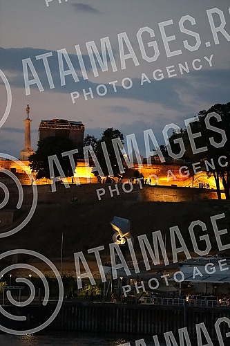 View of Belgrade and the coast by the river SavaPogled na Beograd i obalu sa reke Save