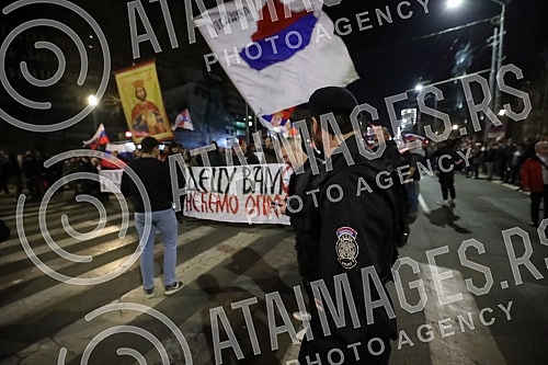 War veterans and People's Patrols organized a protest on the day of the beginning of the NATO aggression on our country, in front of the General Staff.Ratni veterani i Narodne patrole organizovali su protest na dan pocetka agresije NATO pakta na na
