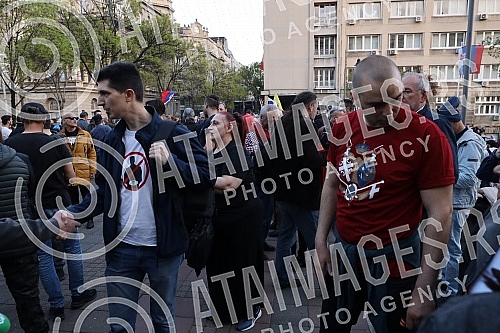 A protest was organized near the monument to Tsar Nikolai due to Serbia's vote in the United Nations General Assembly for the suspension of Russia from the UN Human Rights Council.Kod spomenika caru Nikolaju organizovan je protest zbog glasanja Srb