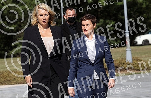 The Jajinci Memorial Park marked the Day of Remembrance for the suffering of Serbs, Roma and Jews at that site in the Second World War, and the state commemorative ceremony was led by Prime Minister Ana Brnabic.U Spomen-parku Jajinci obelezen je Da