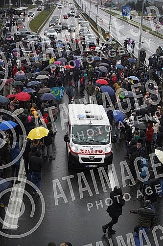 Blockade of traffic on the highway near the Sava Center with a request to ban the work of Rio Tinto in Serbia.Blokada saobracaja na auto-putua kod Sava centra sa zahtevom za zabranu rada Rio Tinta u Srbiji.