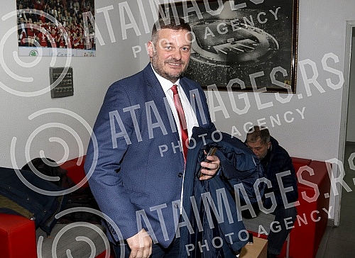 An extraordinary press conference of the Waterpolo Club Crvena zvezda after the incident and attacks on players in Split (Croatia).Vanredna pres konferencija Vaterpolo kluba Crvena zvezda posle incidenta i napada na igrace u Splitu.