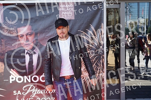 In front of Hall 5 of the Belgrade Fair, a media conference was held where the spectacular reception of 2023 with Aco Pejovic was announced.Ispred hale 5 Beogradskog sajma odrzana je konferencija za medije na kojoj je najavljen spektakularni docek 