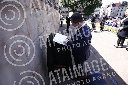 As part of the celebration of May 9, the Day of Victory over Fascism in World War II, representatives of the Ministry of Defense and the Serbian Army, the City of Belgrade and SUBNOR and participants in the Immortal Regiment laid wreaths at the Monum