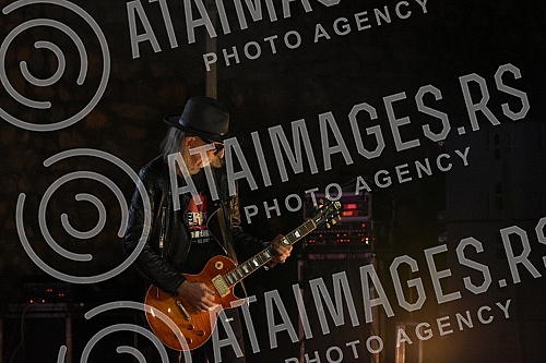 On the occasion of celebrating its 40th birthday, the legendary low rock band Kerber performed on the Summer Stage of the Niska Fortress. Povodom obelezavanja 40. rodjendana, legendarna niska rok grupa Kerber nastupiila je na Letnjoj pozornici Nisk