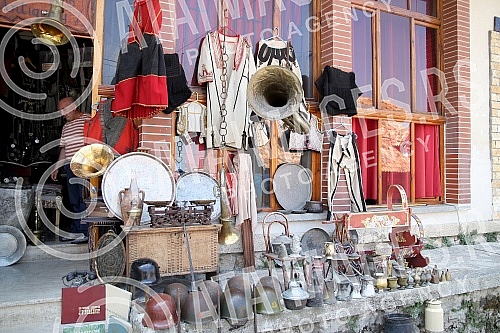 Kroja is a town in Albania and the seat of the area of the same name, best known as the fortification of Djuradj Kastriot Skenderbeg, a hero from the time when the city persistently offered resistance to the Ottoman Turks.
Kroja je gradicc u Albanij Kroja is a town in Albania and the seat of the area of the same name, best known as the fortification of Djuradj Kastriot Skenderbeg, a hero from the time when the city persistently offered resistance to the Ottoman Turks.
Kroja je gradicc u Albanij