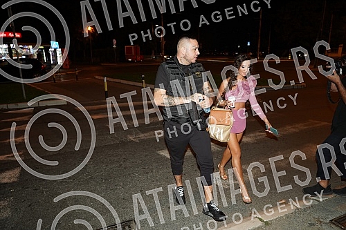 The arrival of the participants of Zadruga 5 for a guest appearance in the Narod pita show on TV Pink.Dolazak ucesnika Zadruge 5 na gostovanje u emisiji Narod pita na TV Pinku.