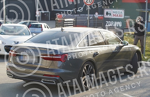 President of FSS, Slavisa Kokeza testified as a citizen at the premises of the Service for the Fight against Organized Crime (SBPOK) in Makis.Predsednik FSS-a Slavisa Kokeza davao je iskaz u svojstvu gradjana u  prostorijama Sluzbe za borbu protiv 