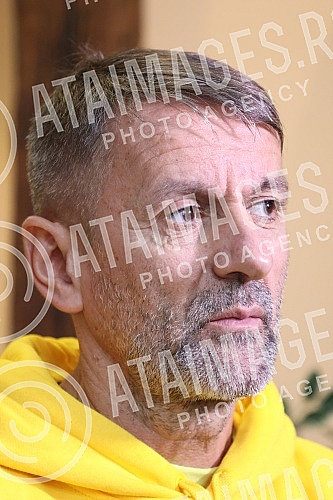 Many famous actors, musicians, athletes and writers delighted children with developmental disabilities in the humanitarian action of decorating the Christmas tree in the specific cafe 