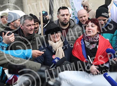 The Association of Environmental Organizations of Serbia - We Know Not to Give organized a blockade of the building of the Government of Serbia in order to remind members of the Government that they sent them requests.Savez Ekoloskih organizacija S