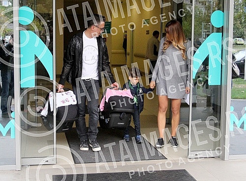 Jovana Joksimovic's exit from the maternity ward after the birth of the twin Ana and Srna.
Izlazak Jovane Joksimovic iz porodilista posle porodjaja blizanakinja Ane i Srna Jovana Joksimovic's exit from the maternity ward after the birth of the twin Ana and Srna.
Izlazak Jovane Joksimovic iz porodilista posle porodjaja blizanakinja Ane i Srna