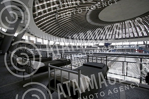 Military beds set up in the halls 1 and 4 of the Belgrade Fair for people with milder sympoms of coronavirus.
Vojni kreveti postavjeni u halama 1 i 4 Beogradskog sajma za ljude koji imaju blaze simtome korona virusa. Military beds set up in the halls 1 and 4 of the Belgrade Fair for people with milder sympoms of coronavirus.
Vojni kreveti postavjeni u halama 1 i 4 Beogradskog sajma za ljude koji imaju blaze simtome korona virusa.