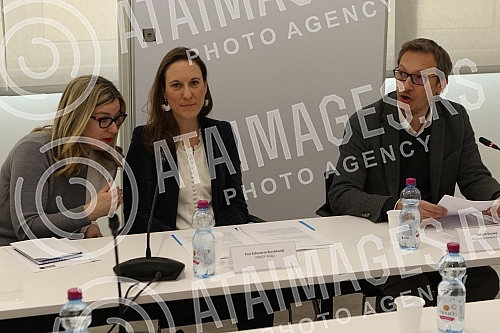 A conference on the occasion of the 75th anniversary of UNICEF in Serbia at the Serbian Chamber of Commerce.
U Privrednoj komori Srbije konferencija povodom 75 godina Unicefa u Srbiji.
A conference on the occasion of the 75th anniversary of UNICEF in Serbia at the Serbian Chamber of Commerce.
U Privrednoj komori Srbije konferencija povodom 75 godina Unicefa u Srbiji.