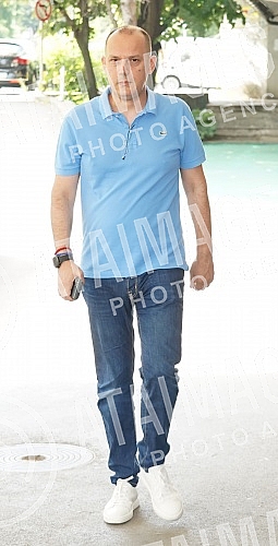 The arrival of members of the Serbian Progressive Party to the session of the Presidency, where a decision will be made on the SNS candidate for the President of the National Assembly.
Dolazak clanova Srpske napredne stranke na sednicu Predsednistva The arrival of members of the Serbian Progressive Party to the session of the Presidency, where a decision will be made on the SNS candidate for the President of the National Assembly.
Dolazak clanova Srpske napredne stranke na sednicu Predsednistva