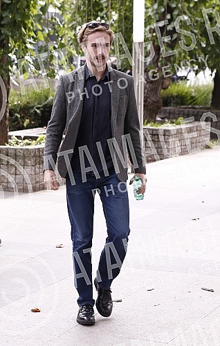 The commemoration of Branko Cvejic, in agreement with the family, was held in the Yugoslav Drama Theatre.Komemoracija Branku Cvejicu, u dogovoru sa porodicom, odrzana je u u Jugoslovenskom dramskom pozoristu.