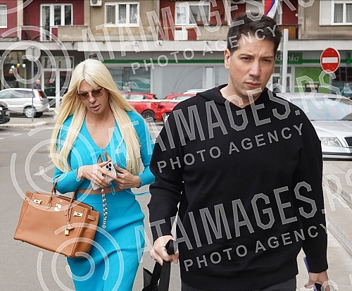 Singer Jelena Karleusa has arrived at the First Basic Public Prosecutor's Office in Belgrade, where she is to be questioned as a citizen on the occasion of her report on Christmas Day, January 7, that her footballer husband Dusko Tosic was violent to