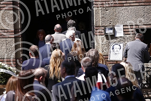 Veselin Vesa Simonovic, director and editor-in-chief of the Nova.rs portal, will be buried in the Alley of Merited Citizens at the New Cemetery in Belgrade, the family received condolences at 1:30 p.m., and the funeral service began at 2 p.m.
Veseli Veselin Vesa Simonovic, director and editor-in-chief of the Nova.rs portal, will be buried in the Alley of Merited Citizens at the New Cemetery in Belgrade, the family received condolences at 1:30 p.m., and the funeral service began at 2 p.m.
Veseli
