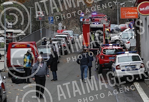 An accident occurred in front of the RTS building this morning when a welding bottle exploded, two workers were injured and one lost his life.
Ispred zgrade RTS-a jutros se dogodila nesreca kada je boca za varenje eksplodirala, dva radnika su povred An accident occurred in front of the RTS building this morning when a welding bottle exploded, two workers were injured and one lost his life.
Ispred zgrade RTS-a jutros se dogodila nesreca kada je boca za varenje eksplodirala, dva radnika su povred