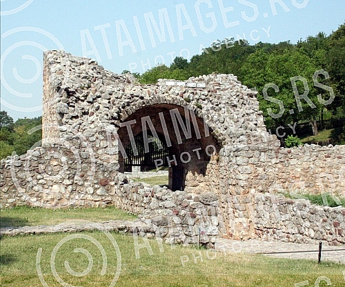 The Ravanica Monastery is located at the foot of the Kucajski Mountains, next to the village of Senje near Cuprija. Ravanica is the endowment of Prince Lazar, who died in the battle of Kosovo on Vidovdan, June 28, 1389.Manastir Ravanica nalazi se u