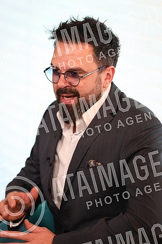 A press conference at which one of the biggest pop stars of the region and singer-songwriter Petra Graso announced a concert at the Stark Arena was held at Sky Garden.Konferencija za medije na kojoj je jedna od najvecih pop zvezda regiona i kantaut