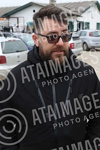 About 500 workers from Vietnam are housed in an improvised settlement near the Linglong construction site in Zrenjanin in overcrowded barracks and extremely inhumane conditions.Oko 500 radnika iz Vijetnama smesteno je u improvizovanom naselju u bli