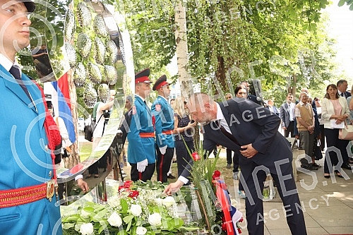 In Banja Luka, the 30th anniversary of the death of 12 babies at the Clinical Center due to lack of oxygen was marked at the Zivot memorial.U Banjaluci je kod spomen-obelezja Zivot obelezena 30. godisnjica stradanja 12 beba u Klinickom centru zbog 