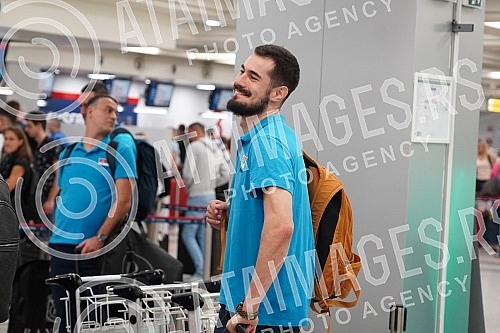 The basketball team of Serbia left early this morning from Nikola Tesla Airport to Prague for the European Championship.
Kosarkaska reprezentacija Srbija otputovala je rano jutros sa aerodromu Nikola Tesla u Prag na Evropsko prvenstvo. The basketball team of Serbia left early this morning from Nikola Tesla Airport to Prague for the European Championship.
Kosarkaska reprezentacija Srbija otputovala je rano jutros sa aerodromu Nikola Tesla u Prag na Evropsko prvenstvo.